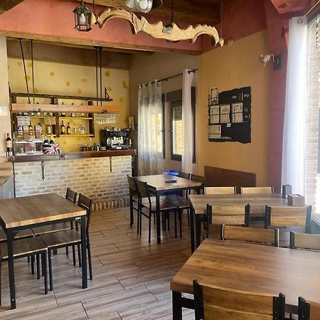 Hostal Sahagun Hotel Екстериор снимка