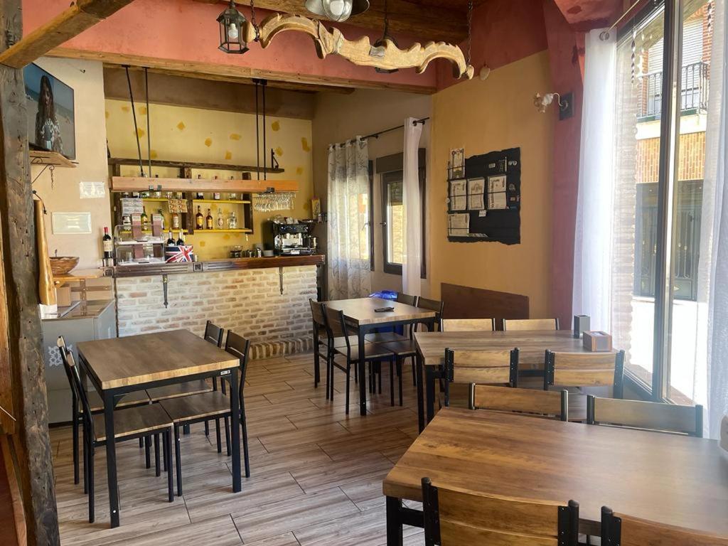 Hostal Sahagun Hotel Екстериор снимка